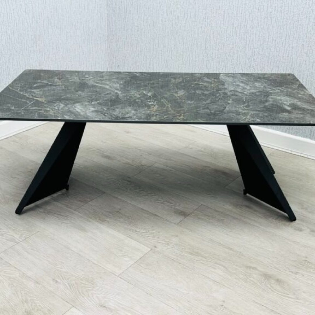 imgi_40_Chicagi-Black-Gold-Coffee-Table-2-768x576